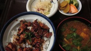 いろいろな部位が入ってて焼き鳥丼がおいしかった