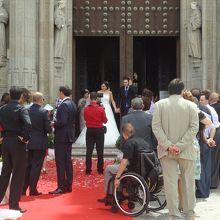 現れた新郎新婦