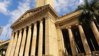 街の中心にあるシティホール