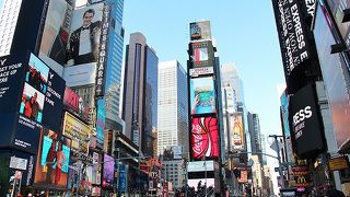 タイムズスクエアの大階段に上ってみて