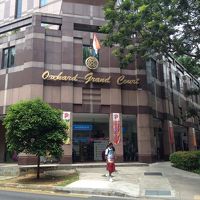 外観です。一回に薬局（Watson）が入っています。