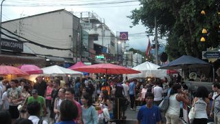 屋台あり民芸品あり演奏あり