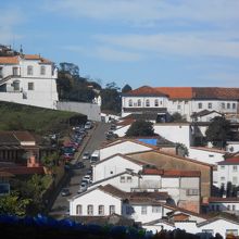 左ちょい上の白い建物が博物館です。（いい写真がなかった）