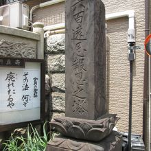 歴史舞台の石柱