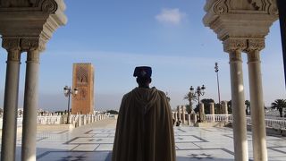 ハッサン塔の近くにあります