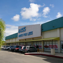 グアムのアウトレットにあるROSS。格安で色々買えます。