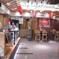 軽食や列車の時刻調整に地下一階は便利