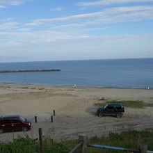 ホテル前が海岸です。