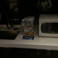 レンジ、ポット、お水（１日2本）、ボウル、マグなどあり