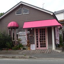 住宅街にあるお店です