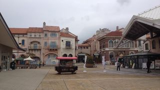 南ヨーロッパ風建築様式が印象的