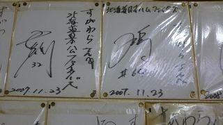 店内はサインがいっぱい