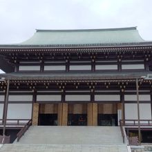 成田山新勝寺（なりたさんしんしょうじ）の大本堂