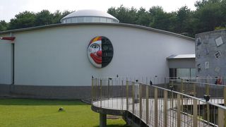 館長さんは、映画「書を捨てよ、町へ出よう」で主役をつとめられた佐々木英明さんです