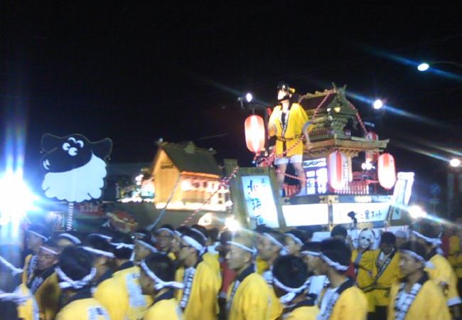 花火大会に始まり川舟神輿に終わる壮大なお祭りです