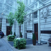 まるで宮殿の様な建物