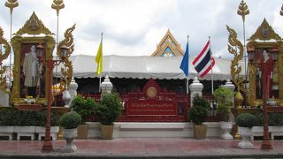 ワット・トライミット 