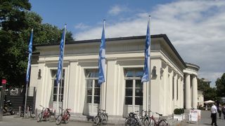 大聖堂近くの広場にあります