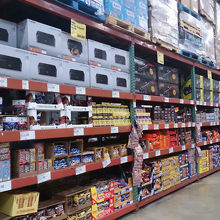 コストコを連想させる店内です。品数はすごい！