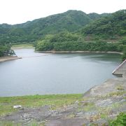 周遊路や公園が整備されているダムです。