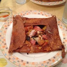 ナスとソーセージのガレット