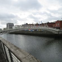 白いかわいらしい橋でした