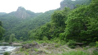 奇岩の望める渓谷