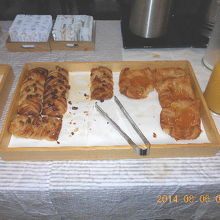 焼き立てパンです。温かくて美味しいです。