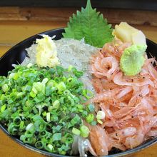 生しらす生さくらえび 丼