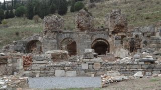 形はとどめていない