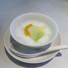 ランチのスイーツはいつも残す僕もペロリだ。