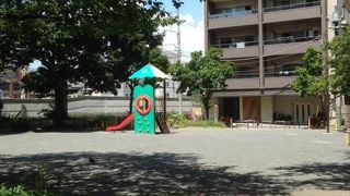 小さな公園ですが、近くに旧東海道が通っています。