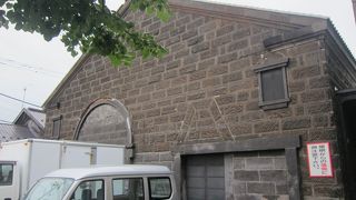 周辺には同じような歴史的建造物