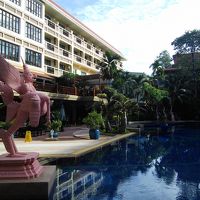 プールにプールビューの部屋