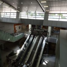 モールの入り口です