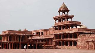 五十の塔パンチ･マハールが見所