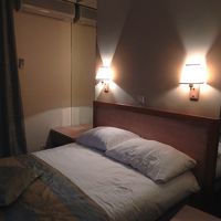 ベッドは二人にはやや狭いと感じました