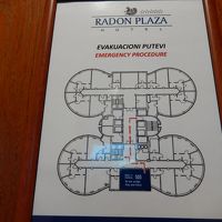 避難通路の表示図で、全体の形が良くわかりますね