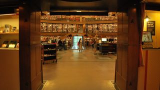 リアル「オハラの図書館by ONE PIECE」