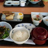 朝食です。　一品一品がおいしく、ご飯をおかわりしました。