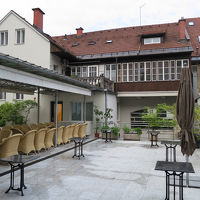 天気のよい日はここで朝食を食べたり、くつろいだり