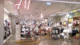 こちらは子供服専門店のようです。