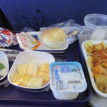 機内食はう〜んって感じ。