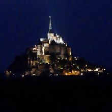 ライトアップのモンサンミッシェル。