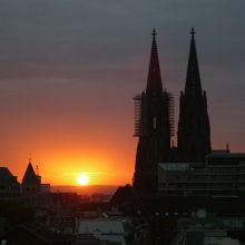 ホテルから大聖堂を眺める