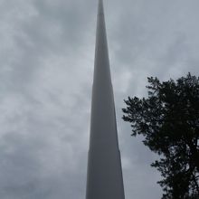 国旗掲揚塔は立派な物でした。