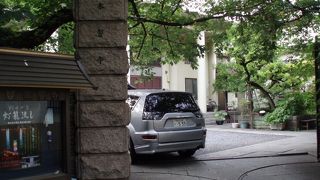 江戸中期の歌人、国学者の村田春海の墓がありま～す。