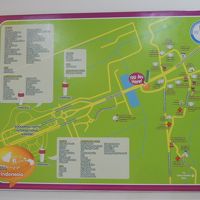 ホテル周辺地図。スーパーや食堂はこれを見て行動できます