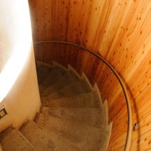 南に伸びる九十九里浜にちなんで造られた99段の螺旋階段