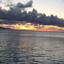 竹富島の夕陽、西桟橋にて。